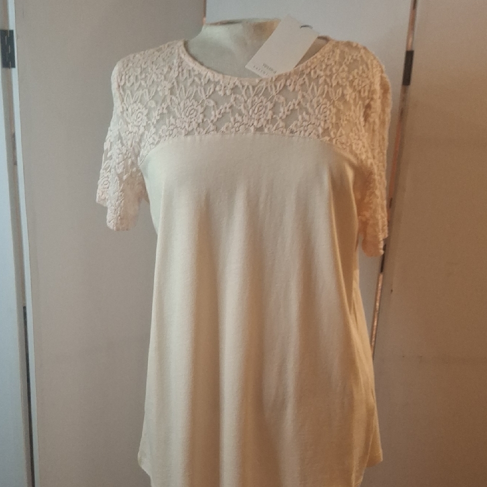 Women's Lace Yoke Short Sleeve Top - Cream